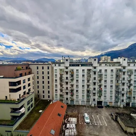 Spacious 80m2 - 8th Floor, Free Parking, Sleeps 5 Apartament