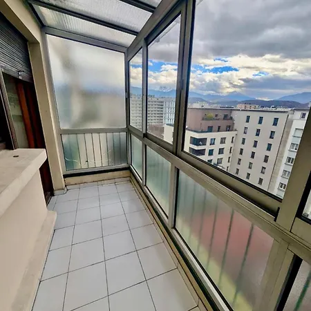 Apartament Spacious 80m2 - 8th Floor, Free Parking, Sleeps 5