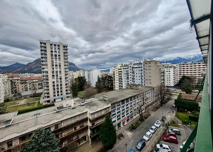 Spacious 80m2 - 8th Floor, Free Parking, Sleeps 5 Apartament *