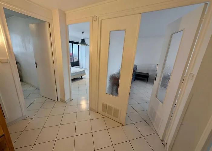 Spacious 80m2 - 8th Floor, Free Parking, Sleeps 5