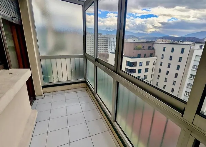 شقة Spacious 80m2 - 8th Floor, Free Parking, Sleeps 5