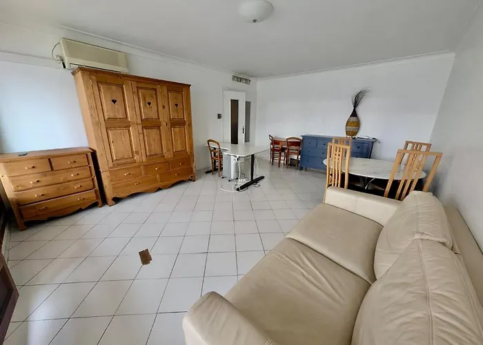 Spacious 80m2 - 8th Floor, Free Parking, Sleeps 5 شقة *