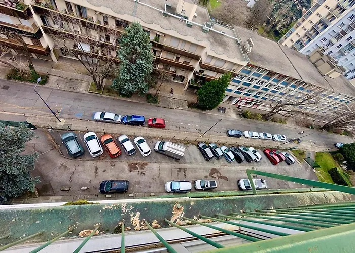 Spacious 80m2 - 8th Floor, Free Parking, Sleeps 5 * غرونوبل