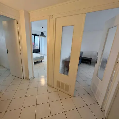 Spacious 80m2 - 8th Floor, Free Parking, Sleeps 5